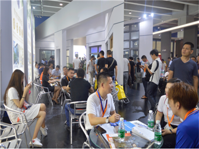火爆现场｜多图直击建博会盛况，德技优品门窗备受追捧！